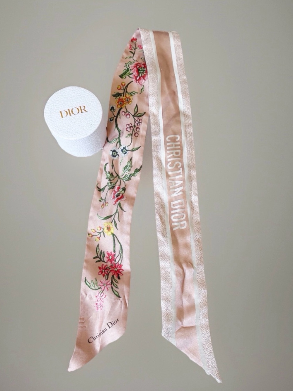 Christian Dior Pink D-Millefiori Mitzah
Printed Silk Bandeau Scarf Twilly